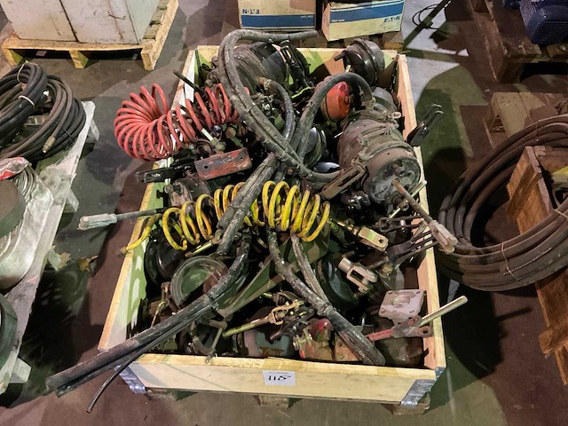 Partij landbouwmachine onderdelen - afbeelding 1 van  3