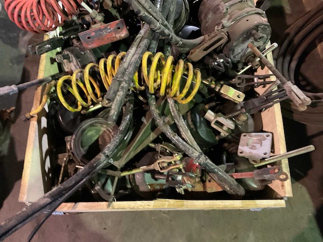 Partij landbouwmachine onderdelen - afbeelding 2 van  3