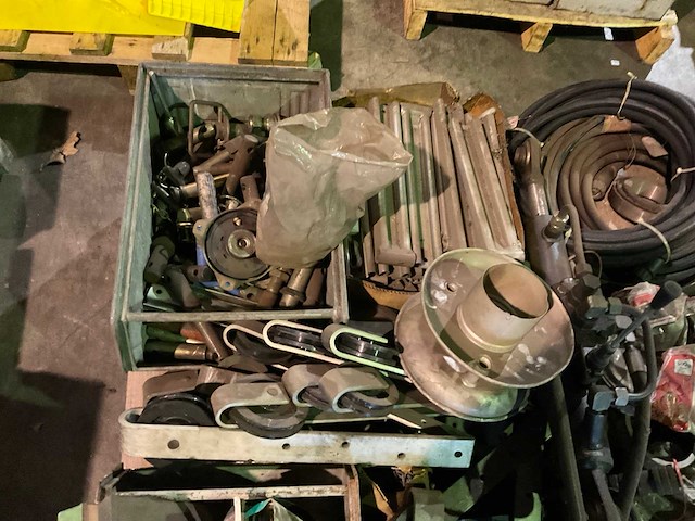 Partij landbouwmachine onderdelen - afbeelding 3 van  5