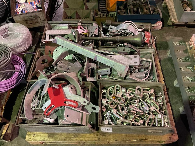 Partij landbouwmachine onderdelen - afbeelding 1 van  5