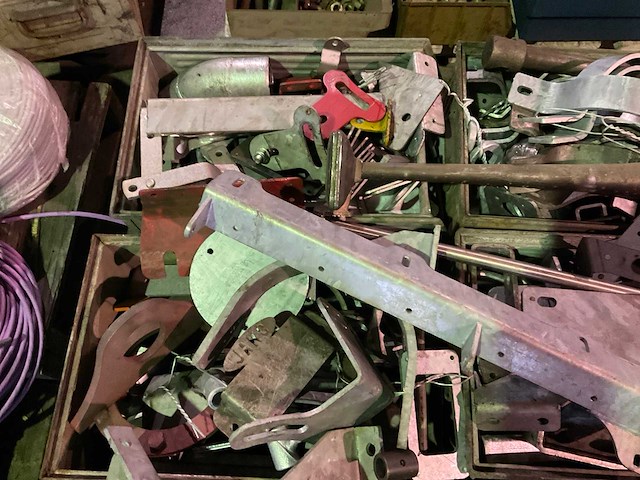 Partij landbouwmachine onderdelen - afbeelding 4 van  5