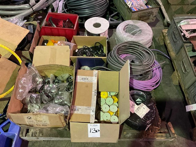 Partij landbouwmachine onderdelen - afbeelding 1 van  5