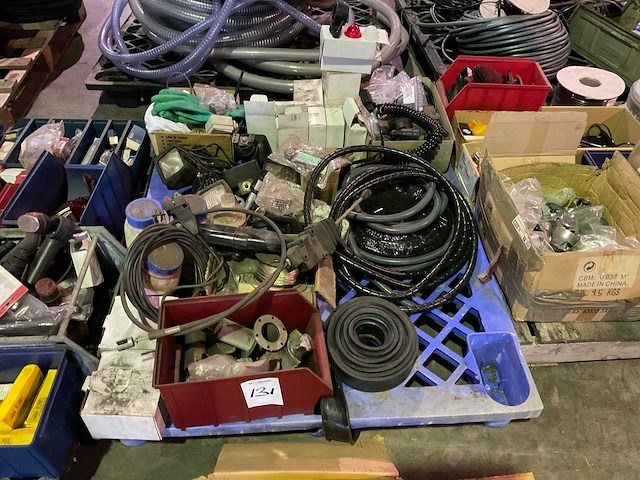 Partij landbouwmachine onderdelen - afbeelding 1 van  3