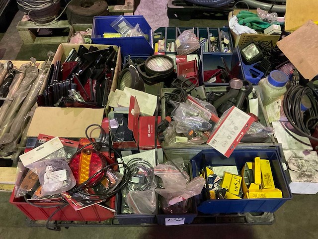 Partij landbouwmachine onderdelen - afbeelding 1 van  5