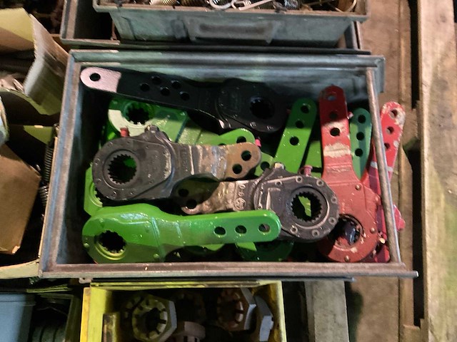 Partij landbouwmachine onderdelen - afbeelding 2 van  5