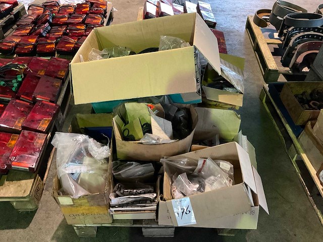 Partij landbouwmachine onderdelen - afbeelding 1 van  6