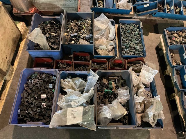 Partij landbouwmachine onderdelen - afbeelding 1 van  4