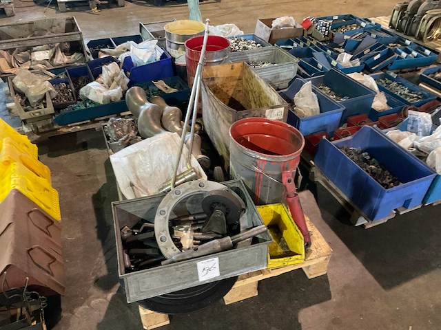 Partij landbouwmachine onderdelen - afbeelding 1 van  6