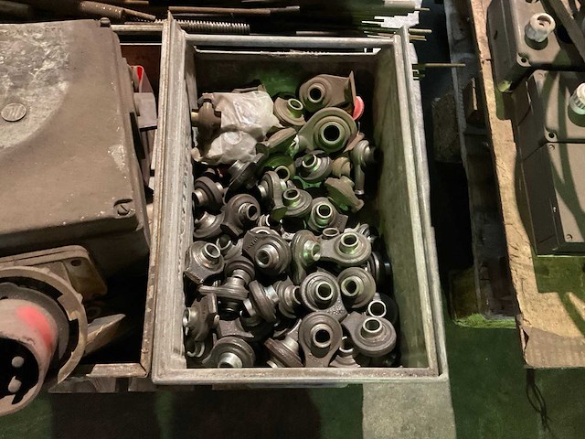 Partij landbouwmachine onderdelen - afbeelding 2 van  5