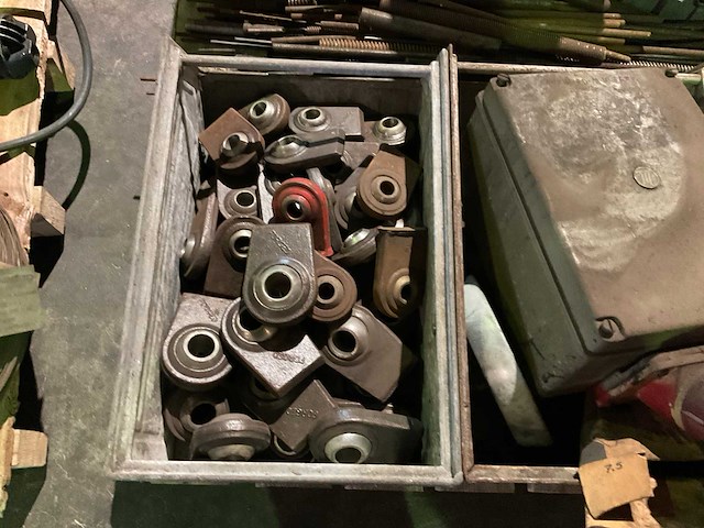 Partij landbouwmachine onderdelen - afbeelding 3 van  5