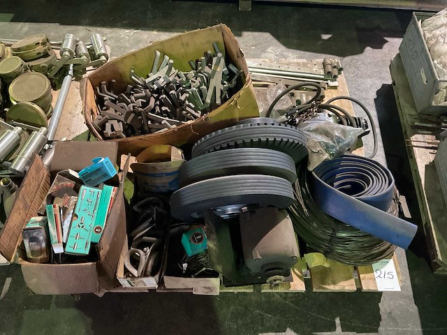 Partij landbouwmachine onderdelen - afbeelding 1 van  7