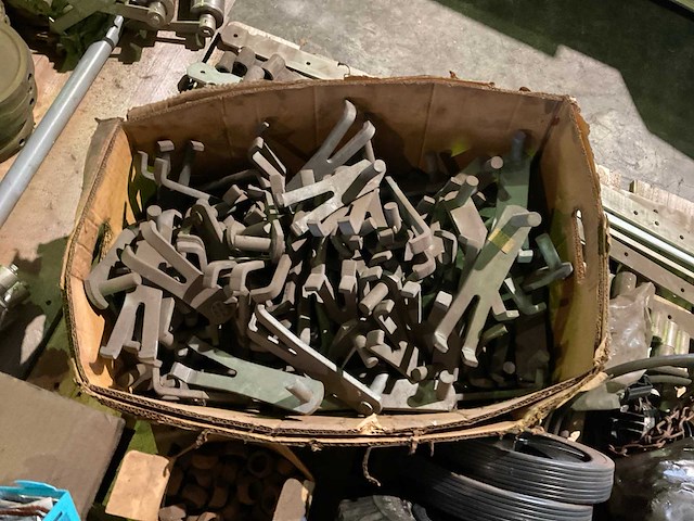 Partij landbouwmachine onderdelen - afbeelding 2 van  7