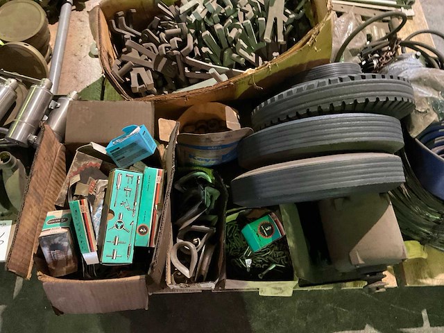 Partij landbouwmachine onderdelen - afbeelding 4 van  7