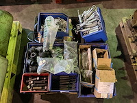 Partij landbouwmachine onderdelen - afbeelding 1 van  4