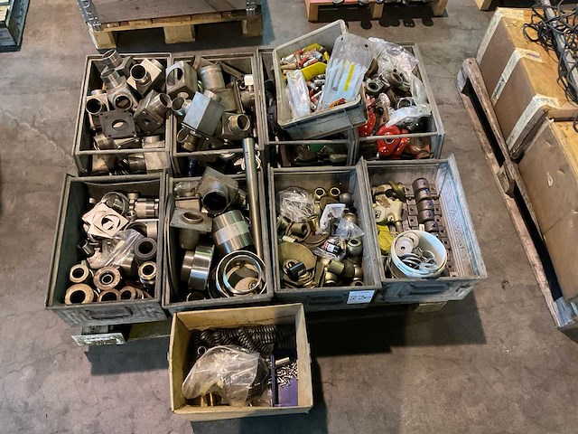 Partij landbouwmachine onderdelen - afbeelding 1 van  6