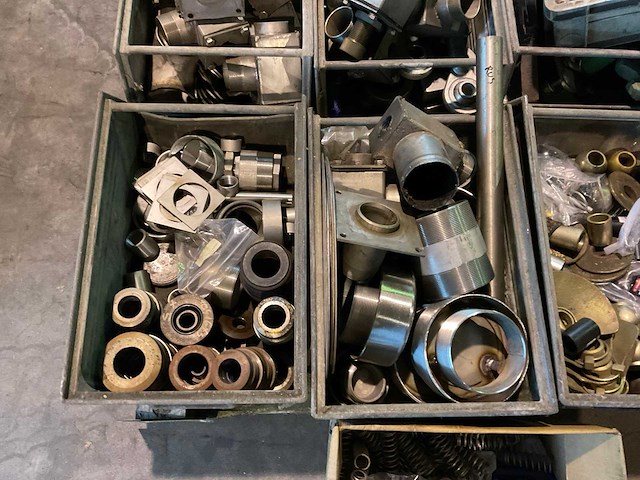 Partij landbouwmachine onderdelen - afbeelding 2 van  6