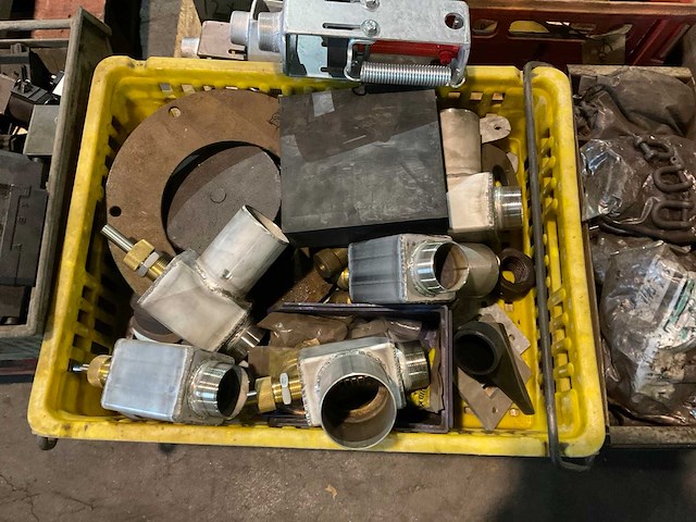 Partij landbouwmachine onderdelen - afbeelding 2 van  4