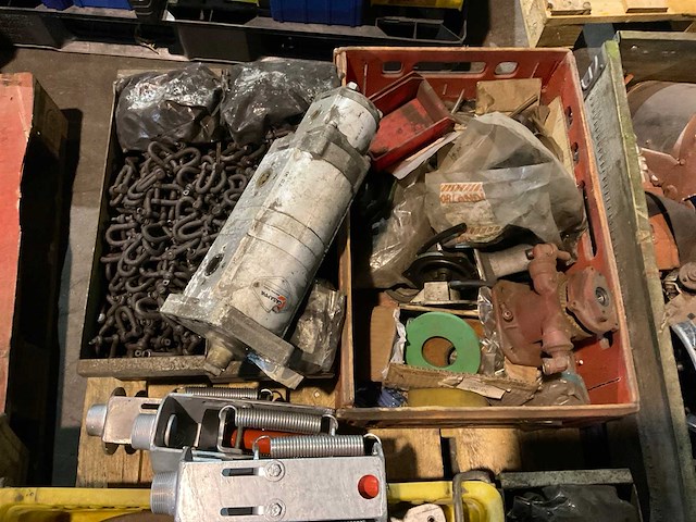 Partij landbouwmachine onderdelen - afbeelding 3 van  4