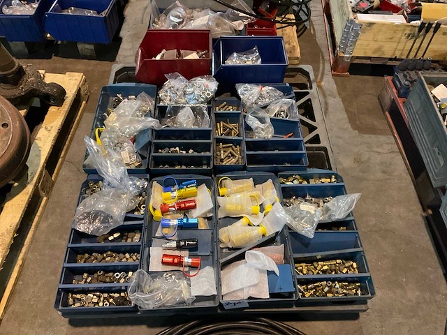 Partij landbouwmachine onderdelen - afbeelding 1 van  6