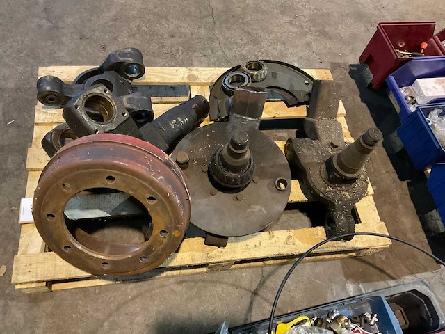 Partij landbouwmachine onderdelen - afbeelding 2 van  2