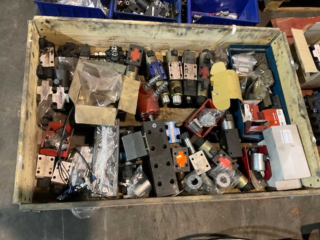 Partij landbouwmachine onderdelen - afbeelding 1 van  4