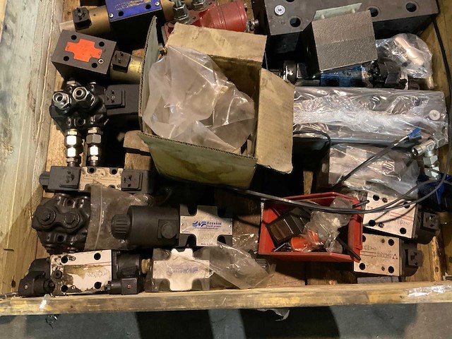 Partij landbouwmachine onderdelen - afbeelding 2 van  4