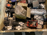 Partij landbouwmachine onderdelen - afbeelding 2 van  4