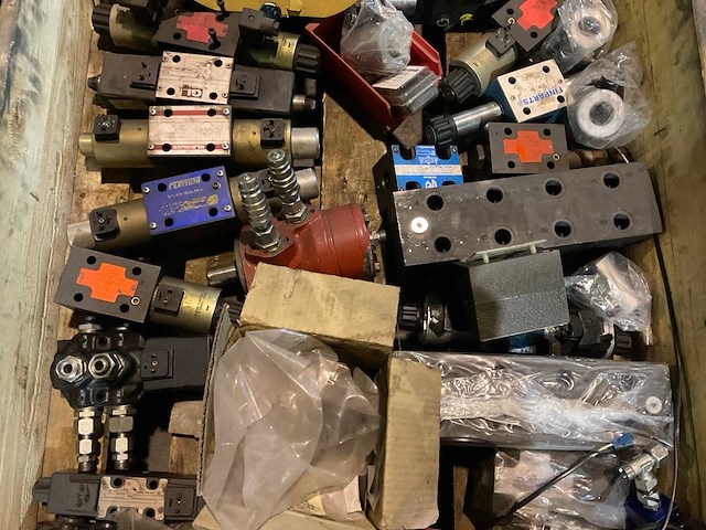 Partij landbouwmachine onderdelen - afbeelding 3 van  4