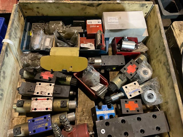 Partij landbouwmachine onderdelen - afbeelding 4 van  4