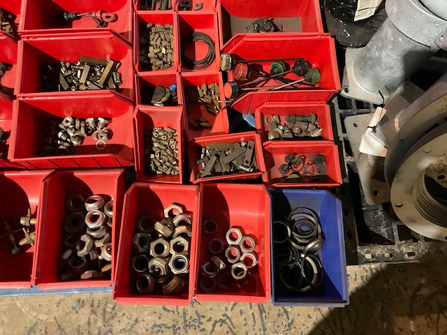 Partij landbouwmachine onderdelen - afbeelding 2 van  5