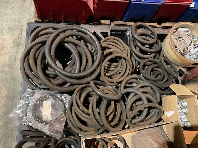 Partij landbouwmachine onderdelen - afbeelding 2 van  5