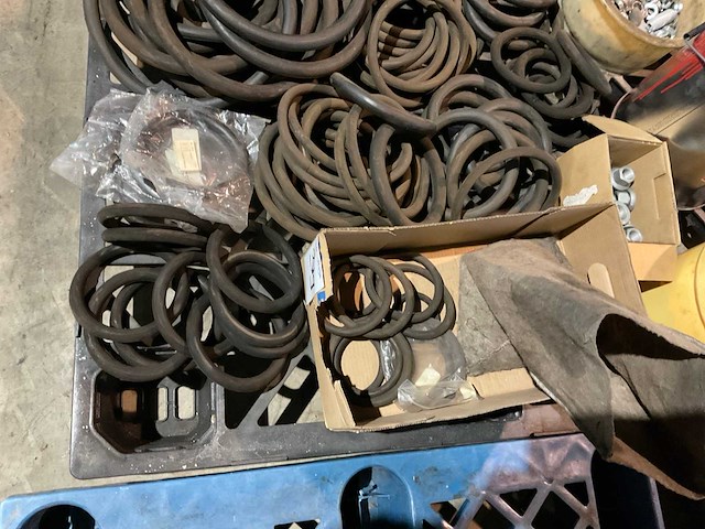 Partij landbouwmachine onderdelen - afbeelding 3 van  5