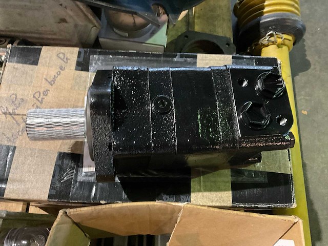 Partij landbouwmachine onderdelen - afbeelding 2 van  6