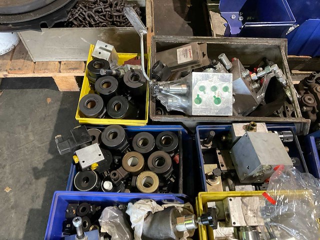 Partij landbouwmachine onderdelen - afbeelding 3 van  5
