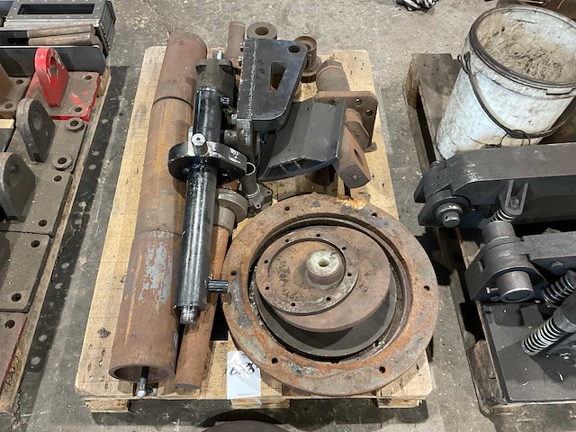 Partij landbouwmachine onderdelen - afbeelding 1 van  2