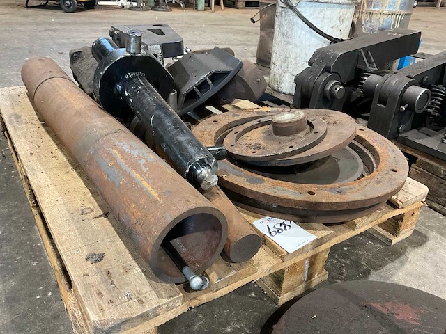 Partij landbouwmachine onderdelen - afbeelding 2 van  2