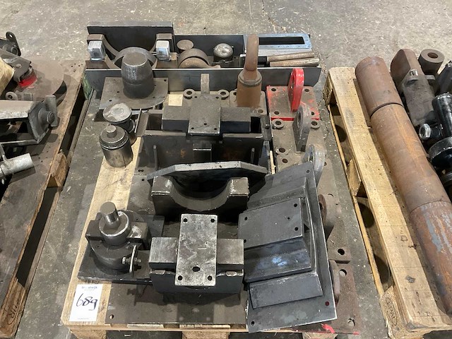 Partij landbouwmachine onderdelen - afbeelding 1 van  3