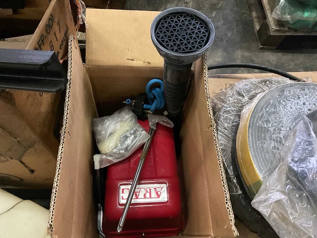 Partij landbouwmachine toebehoren en gereedschap - afbeelding 2 van  11