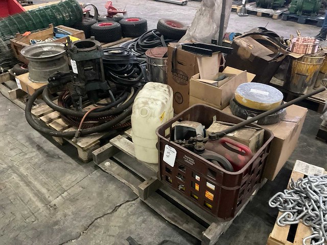 Partij landbouwmachine toebehoren en gereedschap - afbeelding 4 van  11