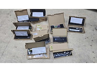 Partij laptop - batterijen en onderdelen - - afbeelding 1 van  7