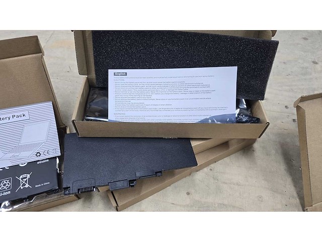Partij laptop - batterijen en onderdelen - - afbeelding 2 van  7