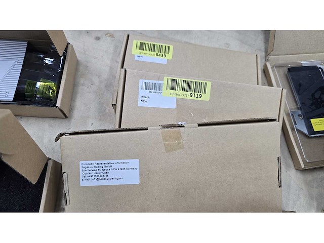 Partij laptop - batterijen en onderdelen - - afbeelding 6 van  7