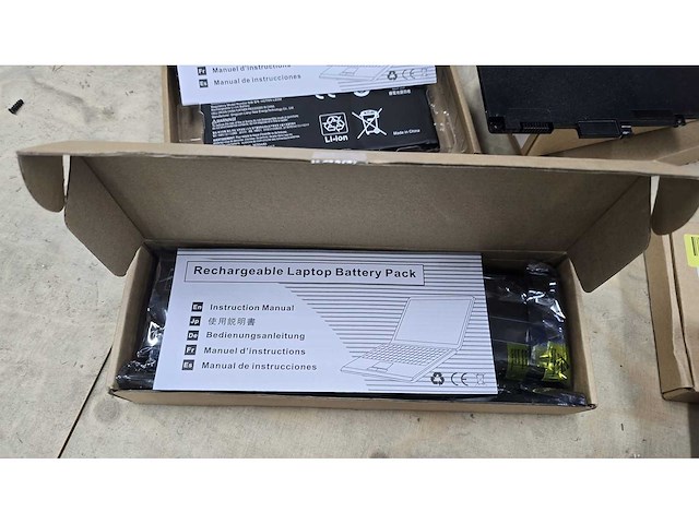 Partij laptop - batterijen en onderdelen - - afbeelding 7 van  7
