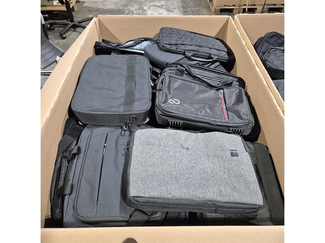 Partij laptoptassen - afbeelding 9 van  14