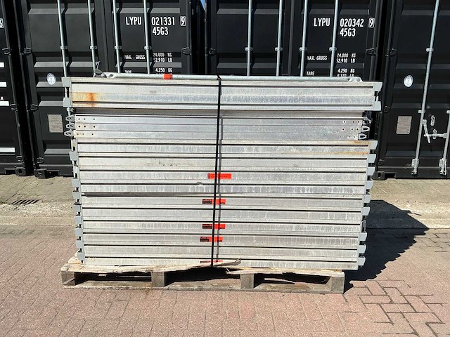 Partij layher platformdelen en diagonaalschoren - afbeelding 1 van  10