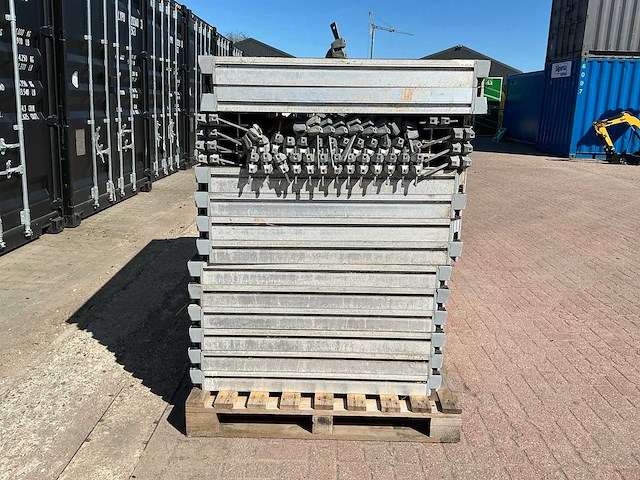 Partij layher platformdelen en diagonaalschoren - afbeelding 5 van  10