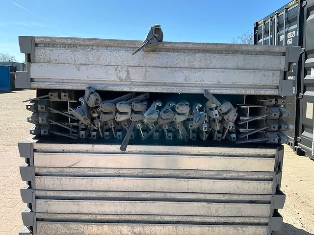 Partij layher platformdelen en diagonaalschoren - afbeelding 9 van  10