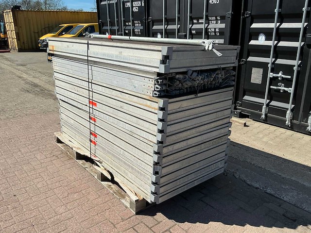 Partij layher platformdelen en diagonaalschoren - afbeelding 1 van  1