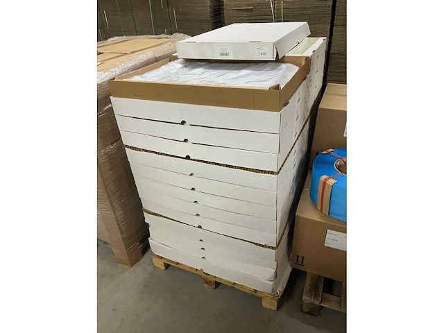 Partij ldpe kistafdekvellen zonder luchtgaten 68*46cm dikte 50 micron (28000x) - afbeelding 2 van  4