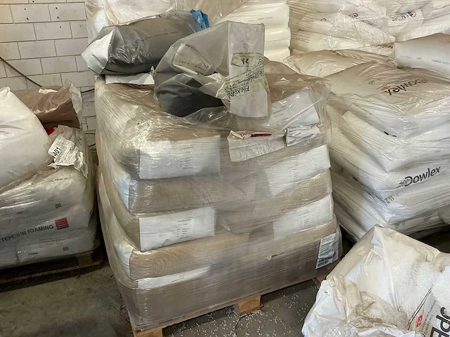 Partij ldpe, lldpe en lucobit granulaatkorrels - afbeelding 4 van  10